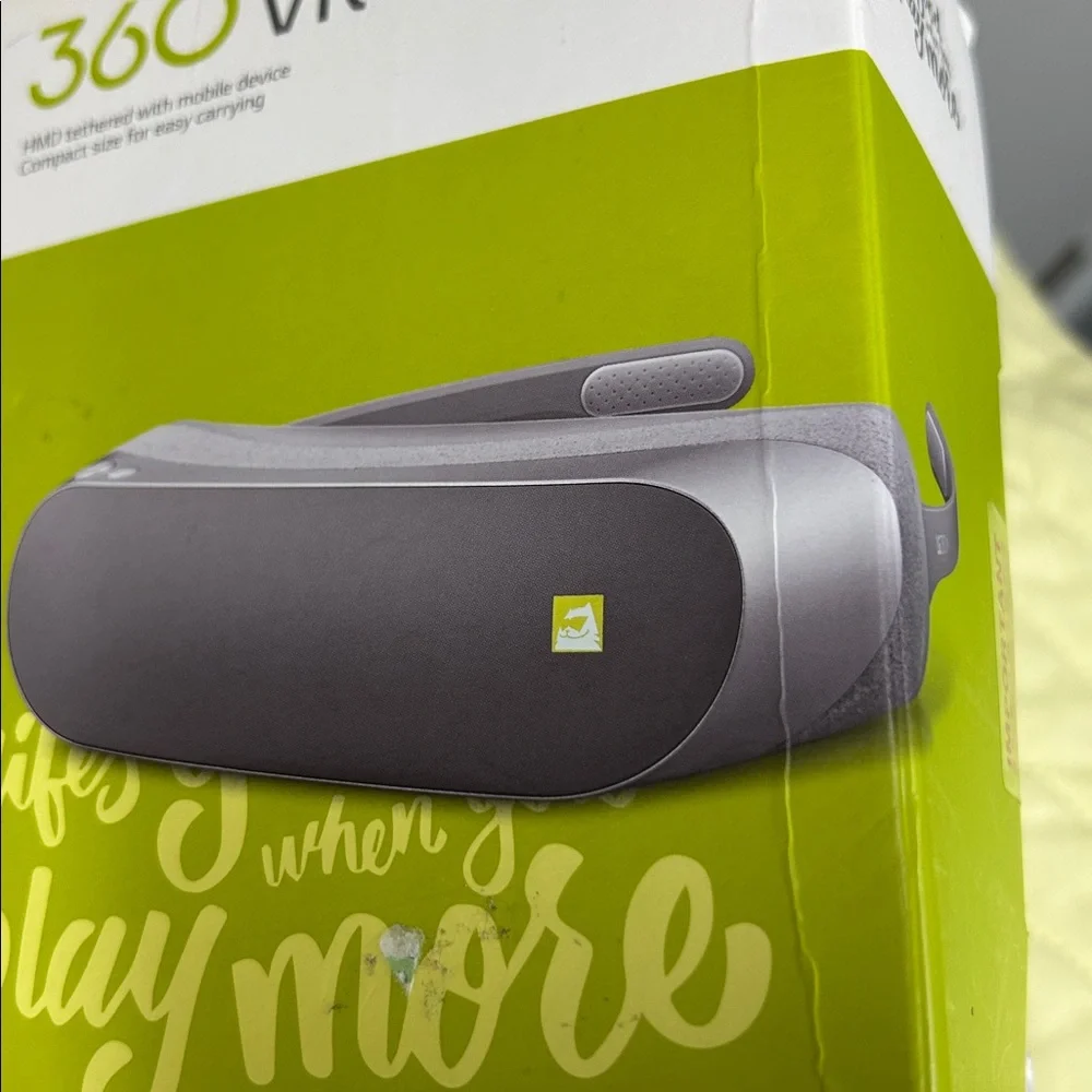 LG 360 VRGear VR hmd tethered with mobile device compact size for easy carrying